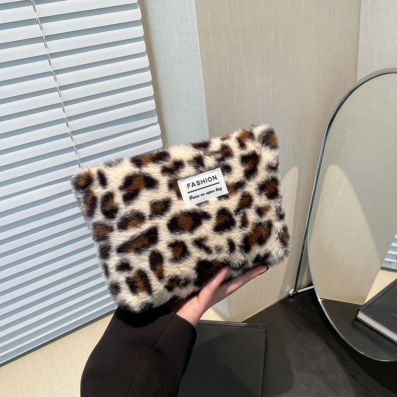 Tas Makeup Bulu Motif Leopard  - Travel Accessories Toiletry Bag ulasan dan harga
