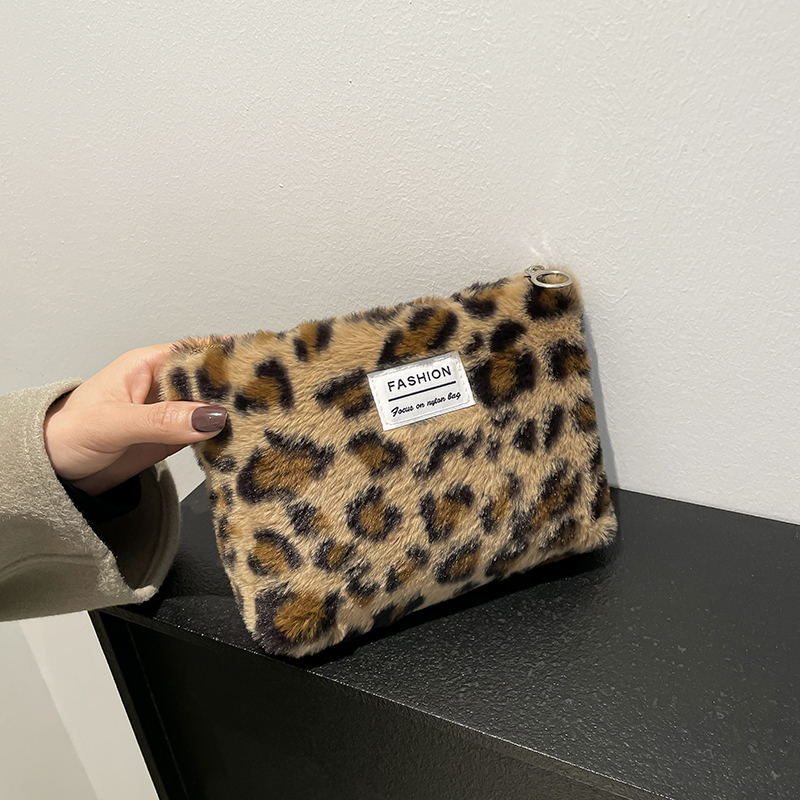 Tas Makeup Bulu Motif Leopard  - Travel Accessories Toiletry Bag ulasan dan harga