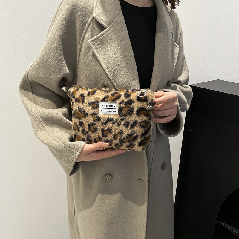 Tas Makeup Bulu Motif Leopard  - Travel Accessories Toiletry Bag ulasan dan harga
